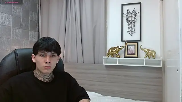 Iantwink18 online show from February 12, 2026, 11:33 pm