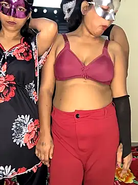 Family02 online show from October 21, 2025, 7:42 am