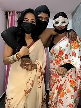 Family02 online show from February 13, 2026, 5:20 pm