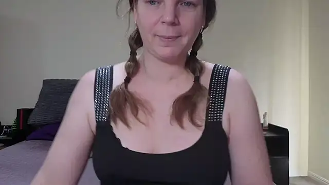 aussiepeaches online show from February 10, 2026, 1:43 am