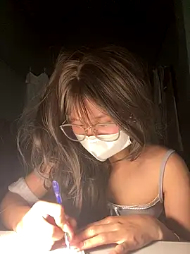 Fin-xinh18 online show from November 11, 2025, 3:34 pm