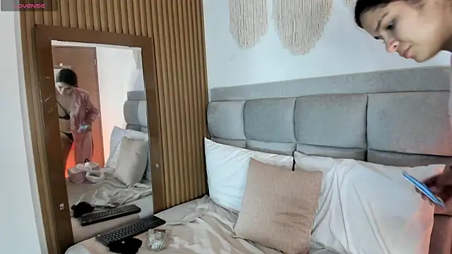 Aliina  Sauvage online show from November 23, 2025, 3:45 pm