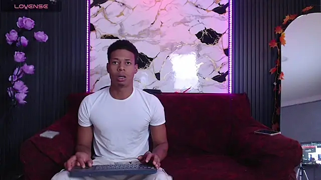 Snapshot of SpicyBoys_X chatting on November 12, 2025, 8:08 pm SpicyBoys X online show from November 12, 2025, 8:08 pm