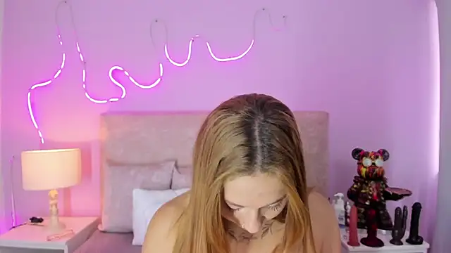 EmaRae1499 online show from November 11, 2025, 12:27 pm