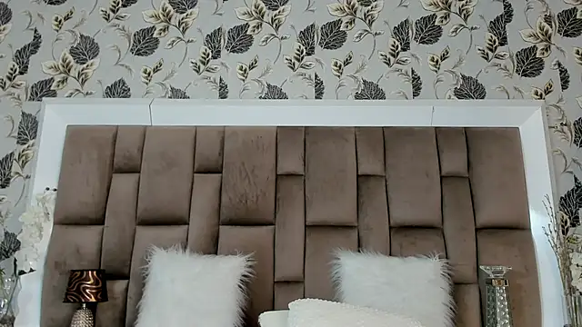 LizaMintelli online show from November 29, 2025, 12:52 pm