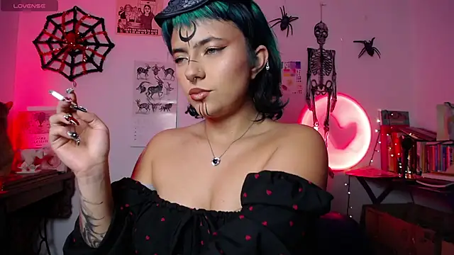 AlmaNanax online show from October 28, 2025, 2:04 am