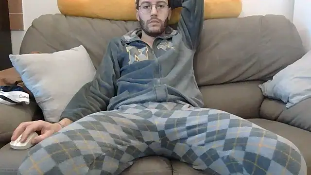 Amicisegreti online show from February 3, 2026, 8:41 am