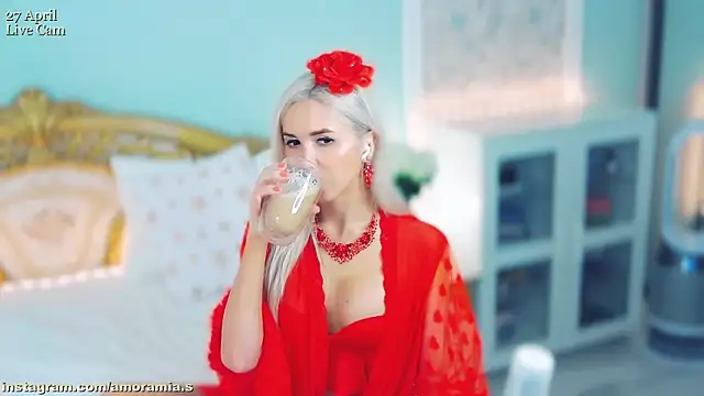 Amoramias online show from April 27, 2026, 6:39 pm