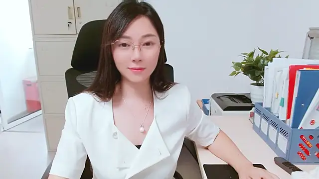 OL-Lily online show from October 10, 2025, 4:00 am