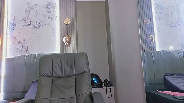 Olivia11  online show from June 16, 2026, 12:41 pm