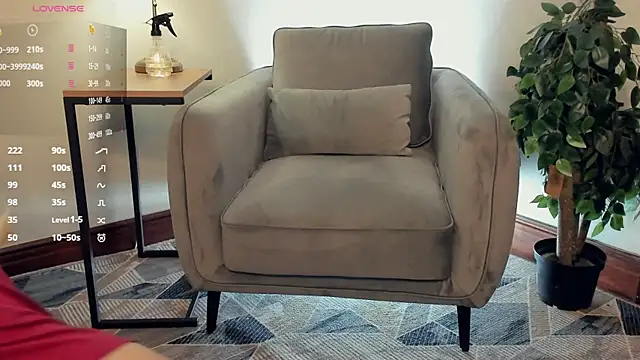 ErinBissonnette online show from October 31, 2025, 8:10 pm