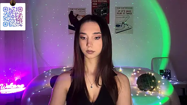 LinaMour online show from April 17, 2026, 11:08 pm