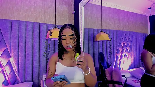 SkylerBloomm online show from April 21, 2026, 3:46 am