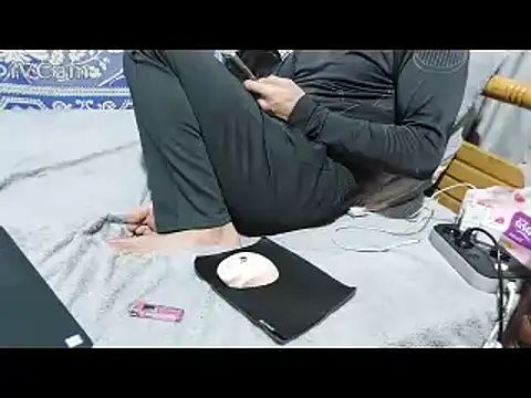 yazinyazin1 online show from February 12, 2026, 6:30 am