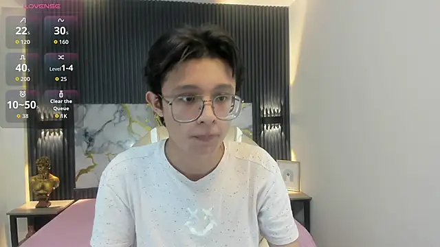 SantiagoRusso18 online show from November 17, 2025, 1:33 am