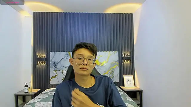 SantiagoRusso18 online show from February 12, 2026, 8:26 pm