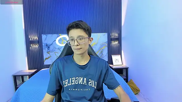 SantiagoRusso18 online show from February 27, 2026, 7:36 pm