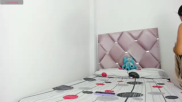 SaraNixx online show from December 20, 2025, 12:40 am