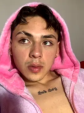 Vittorio 19 online show from September 12, 2025, 7:52 am