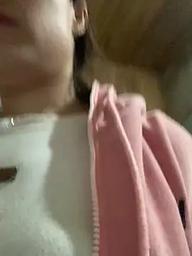 tuyetnhi-00 online show from October 20, 2025, 12:44 am