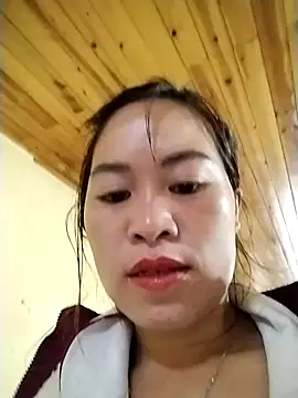 tuyetnhi-00 online show from October 28, 2025, 11:40 pm