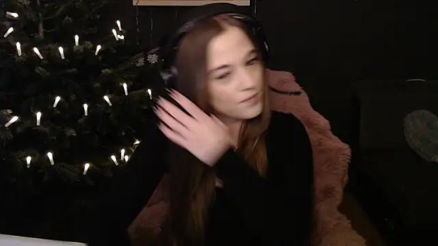 Luna Lynn online show from December 20, 2025, 6:26 pm