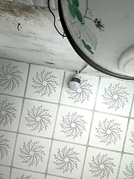 Tiffany-yy online show from October 22, 2025, 4:35 am