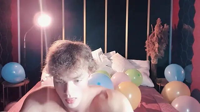 ChaseMuscular online show from September 17, 2025, 11:56 am