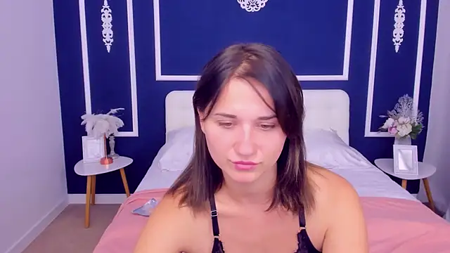 VivienSquare online show from September 14, 2025, 7:29 am