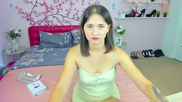 VivienSquare online show from September 15, 2025, 6:35 am