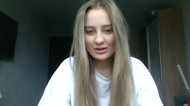 Karyllia online show from October 5, 2025, 10:13 am