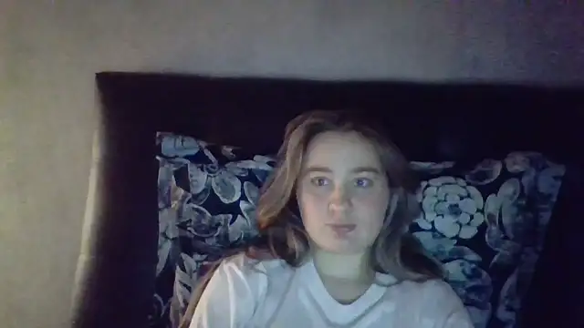 Karyllia online show from October 5, 2025, 10:18 pm