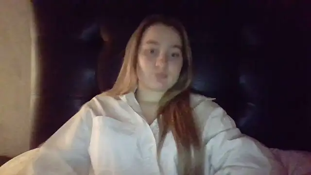 Karyllia online show from October 7, 2025, 9:23 pm