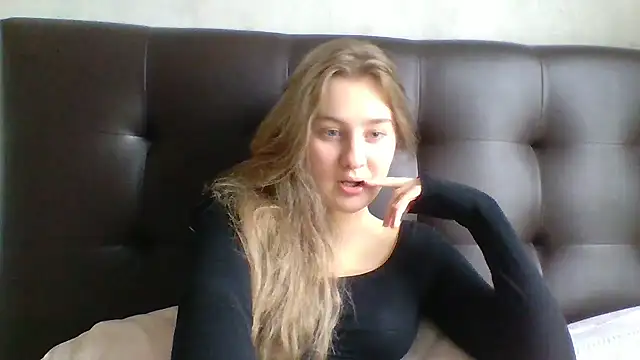 Karyllia online show from October 9, 2025, 12:25 pm
