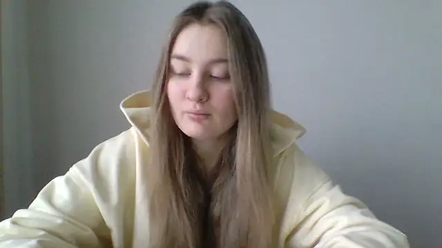 Karyllia online show from October 10, 2025, 9:08 am