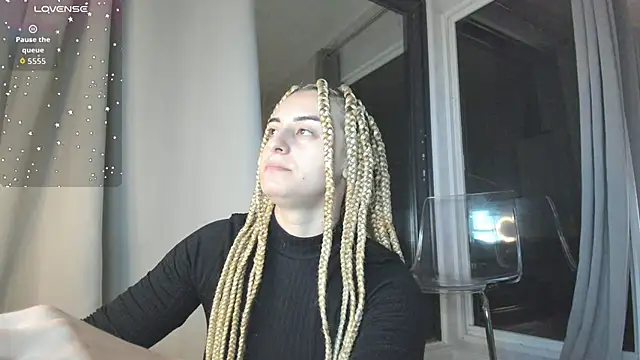 Ella Vee online show from October 24, 2025, 2:52 am