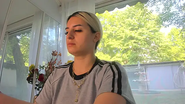 Snapshot of Ella_Vee chatting on May 6, 2026, 6:08 am Ella Vee online show from May 6, 2026, 6:08 am