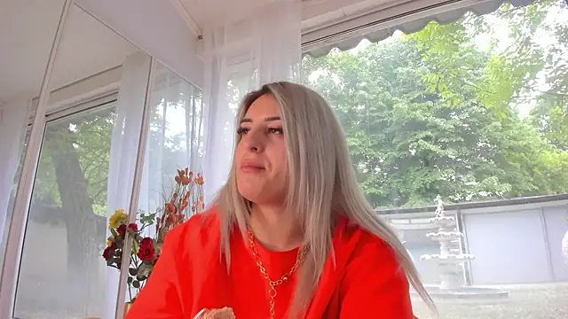 Snapshot of Ella_Vee chatting on May 9, 2026, 5:45 am Ella Vee online show from May 9, 2026, 5:45 am