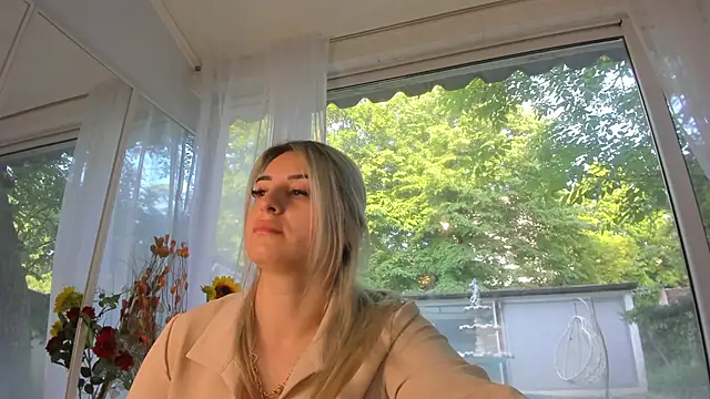 Snapshot of Ella_Vee chatting on May 11, 2026, 4:40 am Ella Vee online show from May 11, 2026, 4:40 am