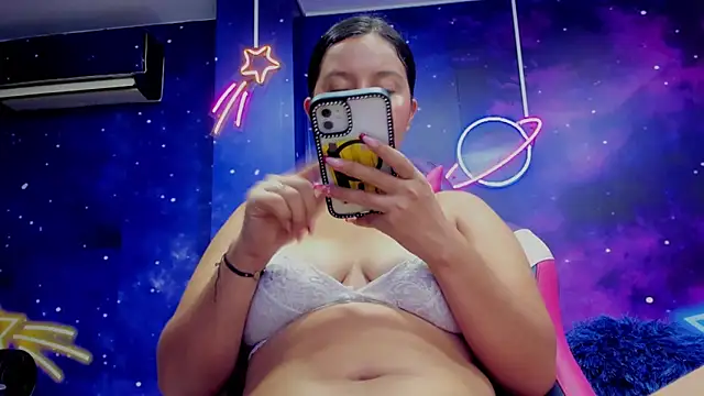 Thalia Cortea online show from November 18, 2025, 3:34 am