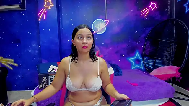 Thalia Cortea online show from November 26, 2025, 11:39 pm