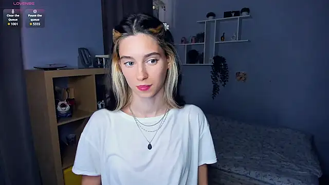 AntonettaTarring online show from September 16, 2025, 7:20 am