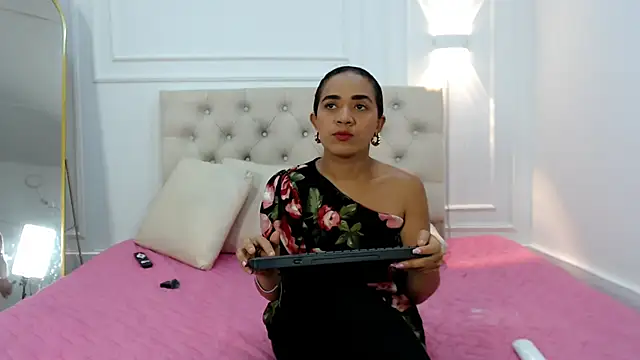 charlotte dante212 online show from November 3, 2025, 3:30 am