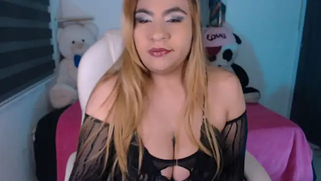 Snapshot of Sharonmendez chatting on September 11, 2025, 12:11 am Sharonmendez online show from September 11, 2025, 12:11 am