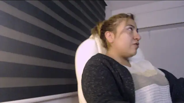 Snapshot of Sharonmendez chatting on October 28, 2025, 2:37 am Sharonmendez online show from October 28, 2025, 2:37 am