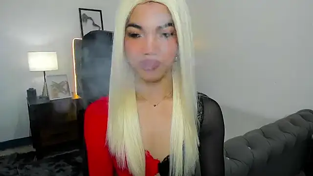 Snapshot of CassieSommereux chatting on October 13, 2025, 4:34 am CassieSommereux online show from October 13, 2025, 4:34 am