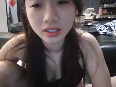 Amy-bb online show from September 17, 2025, 8:32 pm