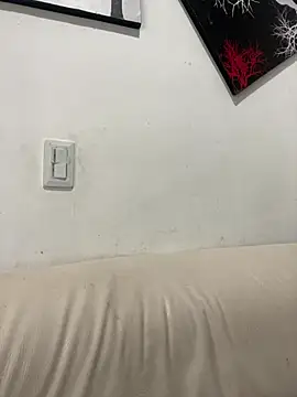 zaracollins01 online show from October 22, 2025, 2:06 pm