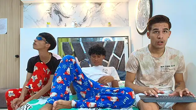 LONDON BOYS1 online show from September 24, 2025, 1:31 am