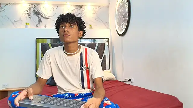 LONDON BOYS1 online show from October 13, 2025, 1:27 am